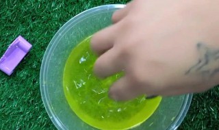 不用胶水自制水晶泥简单（不用胶水自制水晶泥简单教程）