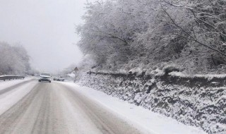 下雪看不到实线怎么办 下雪看不见路上的实线