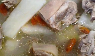 老鸭跟什么煲汤最佳（老鸭汤的做法 最正宗的做法）
