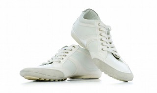 白鞋子怎么晒不会发黄 小白鞋晾晒怎样防止发黄