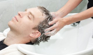 沐浴露洗头的危害 沐浴露洗头的危害会有头皮屑吗