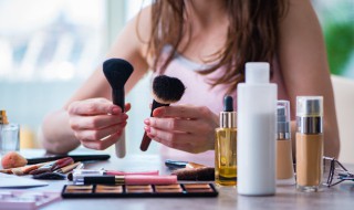 过期化妆品怎么处理 大量过期化妆品怎么处理