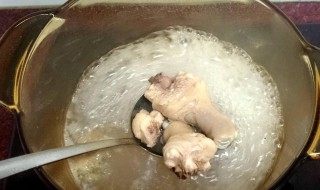 鸡肉焯水冷水还是热水 鸡肉焯水是冷水还是热水