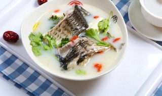 家常鱼汤的做法 最简单家庭炖鱼做法