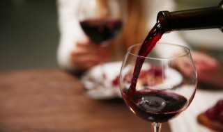 葡萄酒和红酒的区别是什么（红酒和葡萄酒有什么区别?年轻人注意!）