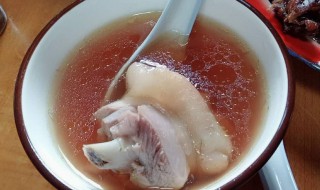 红菇炖鸡汤的禁忌（红菇忌讳和什么一起煮）
