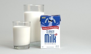 早晨空腹喝牛奶好吗（成人早晨空腹喝牛奶好吗）