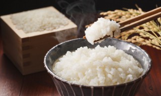 为什么米饭变粉红色（大米饭变粉色）
