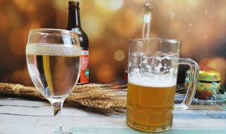 白酒加啤酒喝了怎么解酒（白酒加啤酒喝了怎么解酒快）