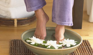 艾草泡脚多久能除湿气 艾草泡脚多久能去湿气