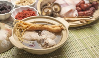 鲜莲子红枣杞子煲鸡（莲子红枣枸杞煲鸡汤的功效）
