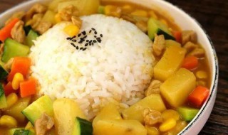 咖喱鸡肉金针菇饭（咖喱和金针菇）