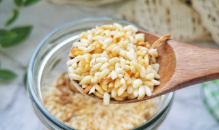 炒的大米泡水喝的正确方式 大米炒熟的功效与作用及食用方法