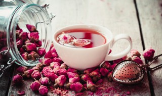 喝玫瑰花茶会上火吗（夏天喝玫瑰花茶会上火吗）