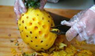 怎么削菠萝（怎么削菠萝皮视频教程）