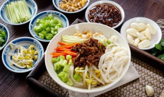 土豆炸酱面酱料怎么做好吃（土豆炸酱面的酱怎么做）
