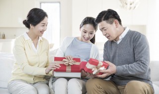 圣诞节送什么礼物给爸爸妈妈最好（圣诞节给爸爸妈妈买什么）