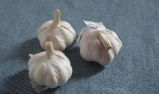 去蒜皮的妙招 去蒜皮的妙招是什么
