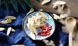 女的喝黄芪有什么作用（六种人不能吃黄芪）