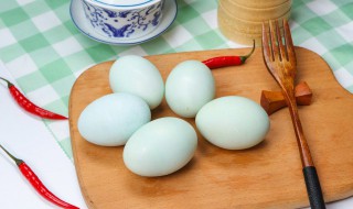 鹅蛋清发绿还能吃吗 鹅蛋清发绿怎么回事