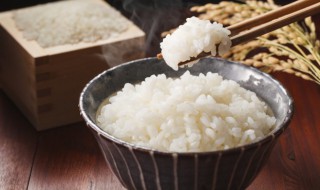 剩米饭怎么热像新蒸的（电饭煲第二天的米饭如何加热）