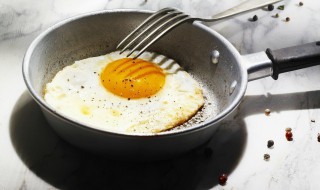 香油煎鸡蛋的做法 香油煎鸡蛋的做法与功效