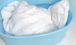 漂白水能用洗衣服吗（漂白水能用洗衣服吗怎么洗）