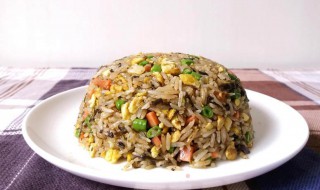 方便面鸡蛋炒饭的做法（方便面鸡蛋炒饭的做法大全）