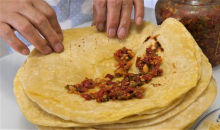 辣椒包饼怎么做 辣椒包饼怎么做好吃