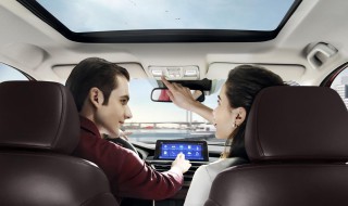 夏天车里不能放的东西（夏天汽车内不能放什么）