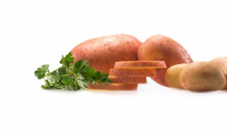 红皮土豆为什么没人吃（红皮土豆和黄皮土豆哪个好）