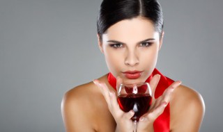 干红葡萄酒跟葡萄酒有什么区别 干红葡萄酒和干红一样吗