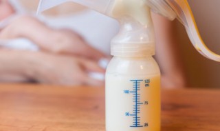 母乳可以连奶瓶一起放冰箱吗（母乳可以连奶瓶一起放冰箱吗冬天）