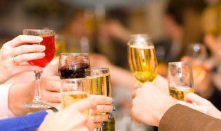 敬酒打圈按什么顺序（敬酒打圈按什么顺序写）