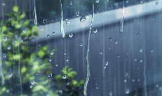 下雨天歌词（下雨天歌词梁咏琪）