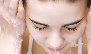 卸妆水为什么使用表面活性剂