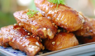 蒜香鸡翅尖做法窍门（蒜香鸡翅视频做法）