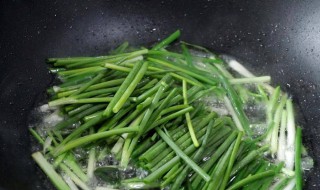 炸葱油是热油还是凉油（炸葱油要用什么油）
