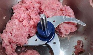 料理机绞肉馅的正确使用方法 料理机绞肉馅的正确使用方法视频教程