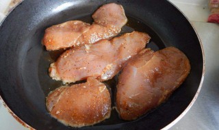 煎鸡胸肉怎么腌制 煎鸡胸肉怎么腌制才鲜嫩