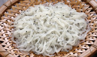 青椒炒银鱼干怎么做好吃（辣椒炒银鱼干）