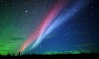 为什么极光出现在地球两极 为什么极光只出现在南北极