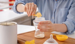 幼儿奶粉怎么挑选（怎么选择婴幼儿奶粉,怎么看配方）