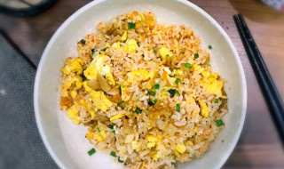 泡菜鸡蛋炒饭制作方法（泡菜鸡蛋炒饭制作方法视频）