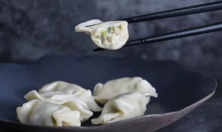 饺子皮上有细小的黑点是什么原因（饺子皮上有黑点点是怎么回事）