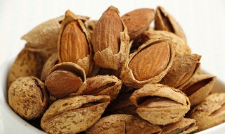 巴旦木坏了是怎么样子 巴旦木裂开了