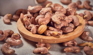 腰果放置久了有哈喇味还能吃吗（腰果放久了有哈喇味了还能吃吗）