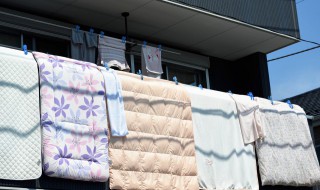 早上起床被子上面潮湿是什么原因 早上起床被子上面潮湿是什么原因造成的