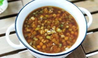 绿豆汤放白糖还是红糖（绿豆汤放白糖还是红糖好喝）