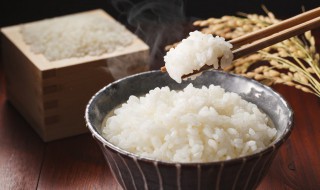 铁锅蒸米饭不糊锅底的窍门（铁锅蒸米饭不糊锅底的窍门有哪些）